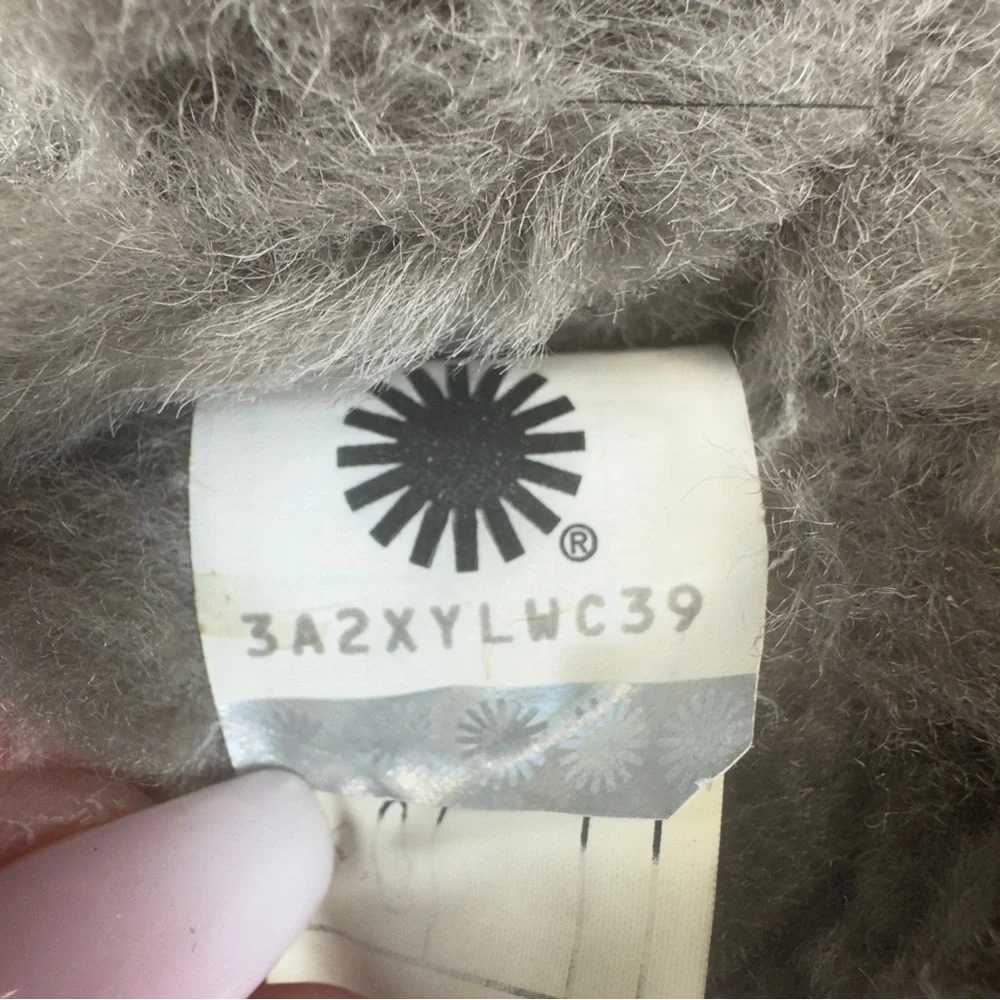 UGG Abela cris-cross grey furry sheepskin fluffy slippers sz 7 EUC - Picture 12 of 16